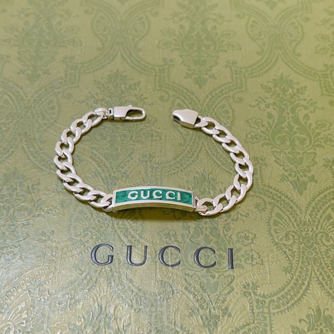 G*u*i bracelets